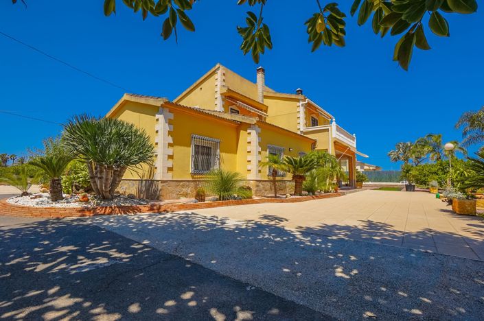 Image No.2-5 Bed Property for sale