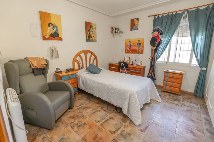 Image No.17-5 Bed Property for sale