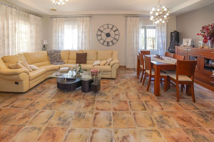 Image No.3-5 Bed Property for sale