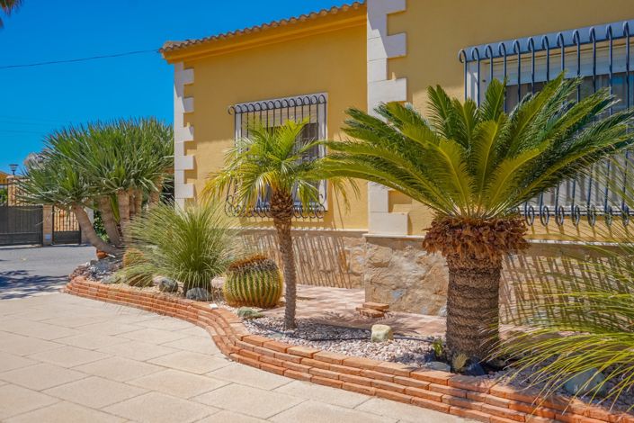 Image No.25-5 Bed Property for sale