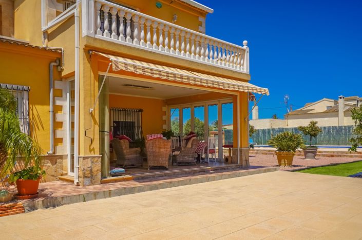 Image No.28-5 Bed Property for sale