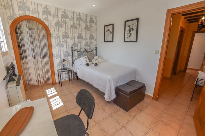 Image No.32-5 Bed Property for sale