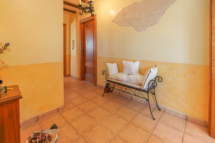 Image No.50-5 Bed Property for sale