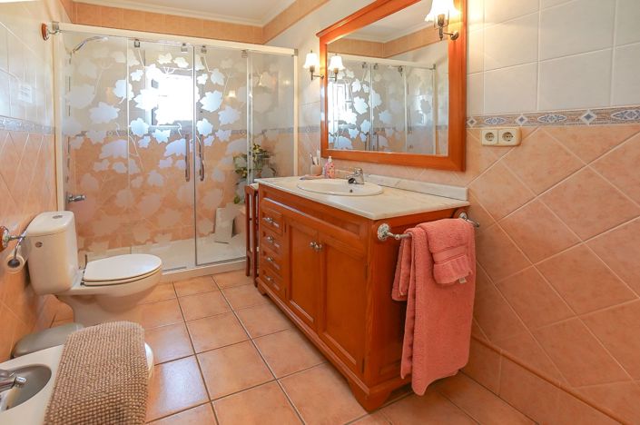 Image No.7-5 Bed Property for sale