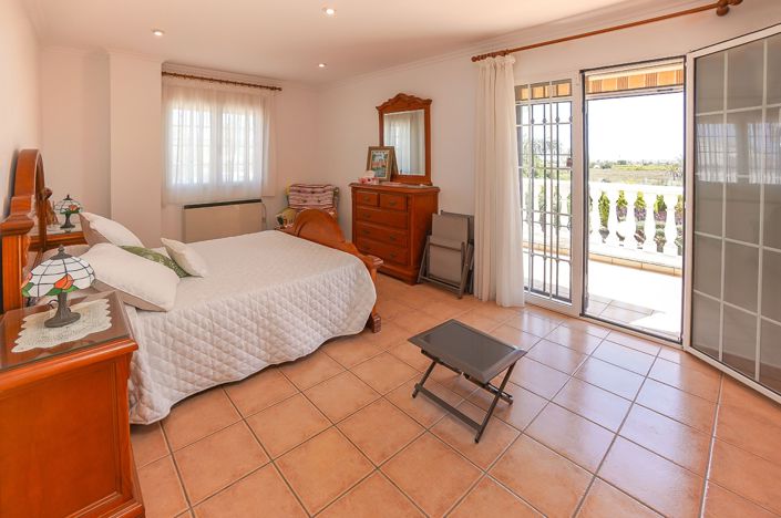 Image No.8-5 Bed Property for sale