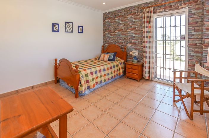 Image No.10-5 Bed Property for sale