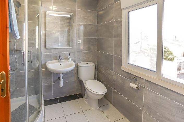 Image No.12-3 Bed Villa / Detached for sale