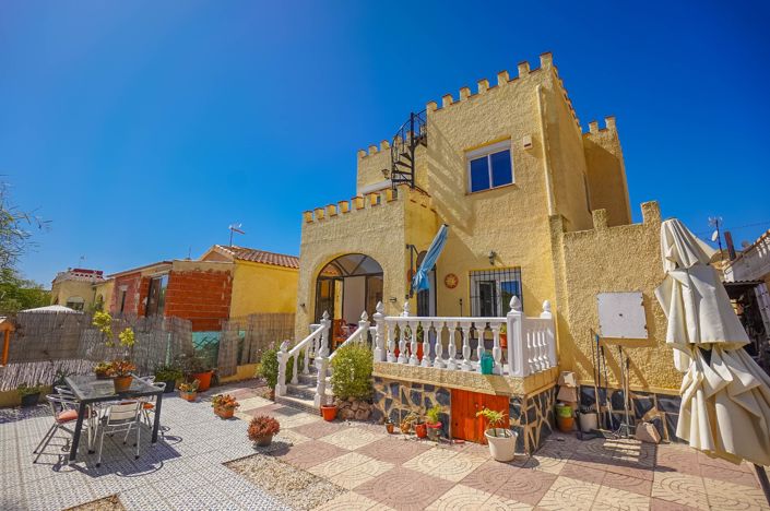 Image No.14-3 Bed Villa / Detached for sale