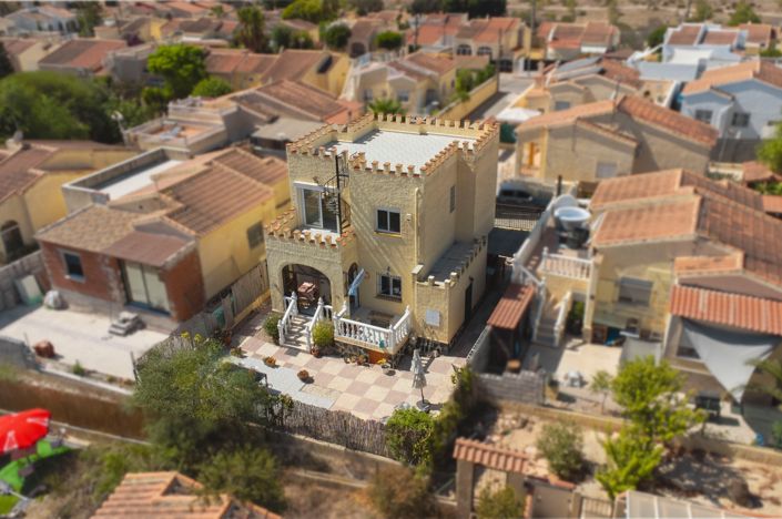 Image No.23-3 Bed Villa / Detached for sale