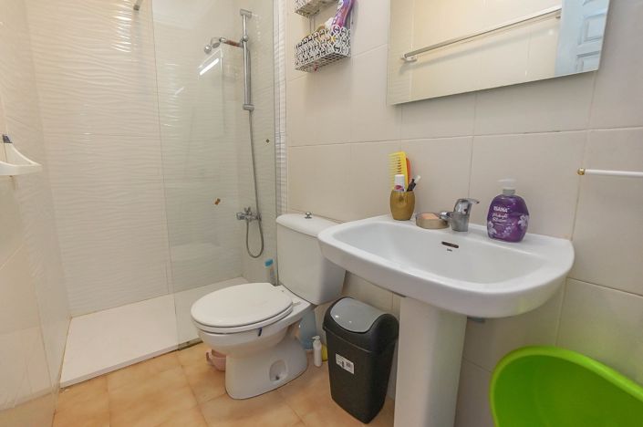 Image No.6-1 Bed House for sale