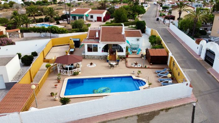 Image No.1-3 Bed Villa / Detached for sale