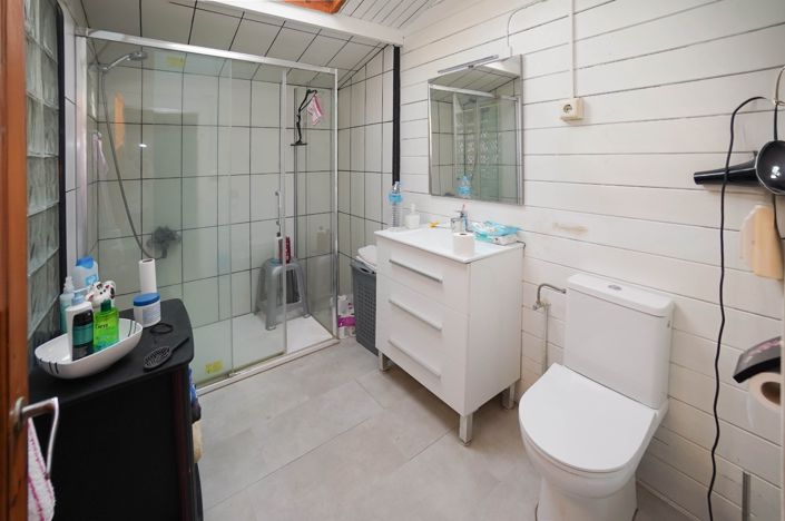 Image No.20-3 Bed Property for sale