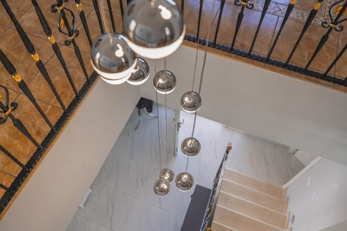 Image No.15-8 Bed Villa / Detached for sale