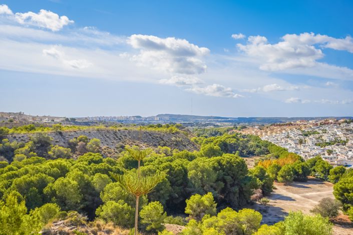 Image No.16-8 Bed Villa / Detached for sale