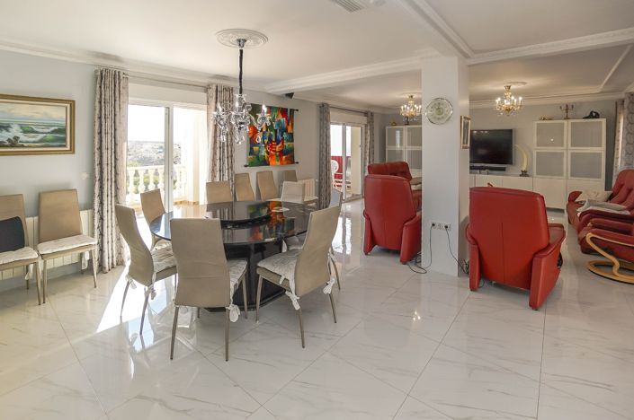 Image No.19-8 Bed Villa / Detached for sale