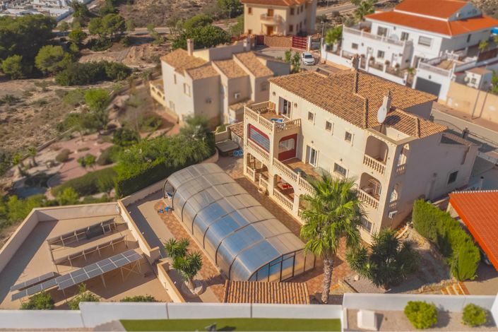 Image No.20-8 Bed Villa / Detached for sale