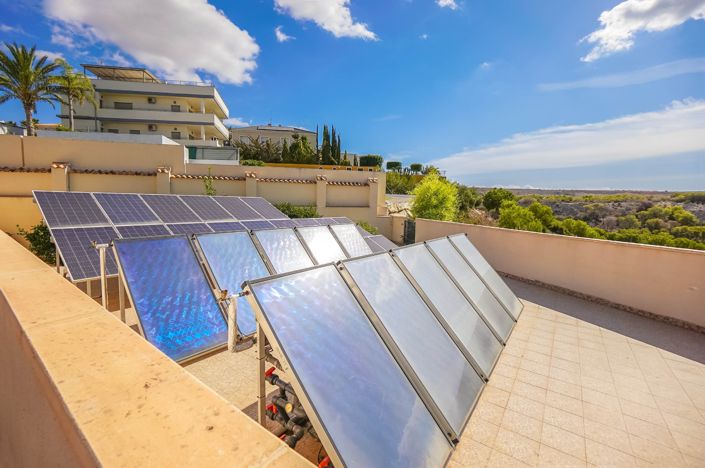 Image No.38-8 Bed Villa / Detached for sale