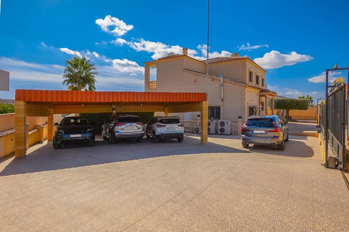 Image No.48-8 Bed Villa / Detached for sale