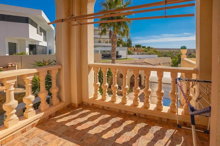 Image No.50-8 Bed Villa / Detached for sale