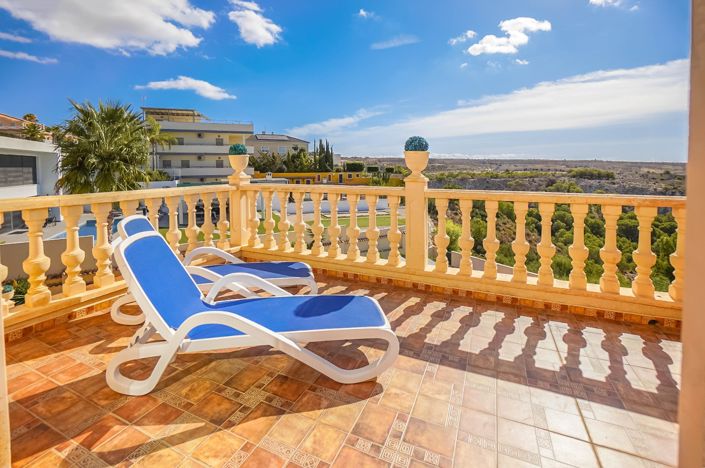 Image No.54-8 Bed Villa / Detached for sale