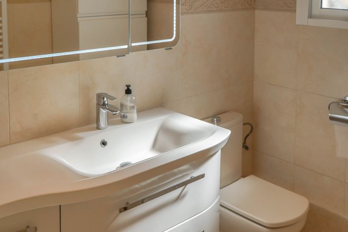 Image No.56-8 Bed Villa / Detached for sale