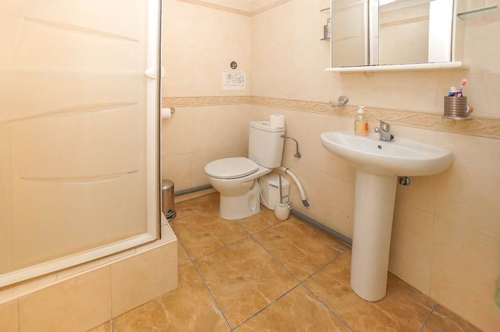 Image No.59-8 Bed Villa / Detached for sale