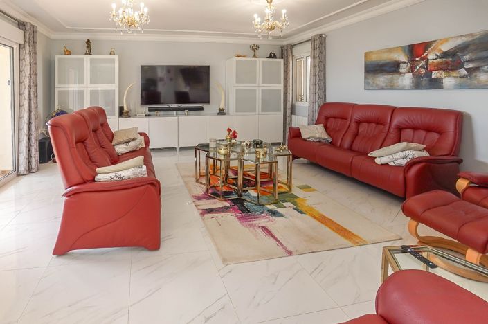 Image No.7-8 Bed Villa / Detached for sale