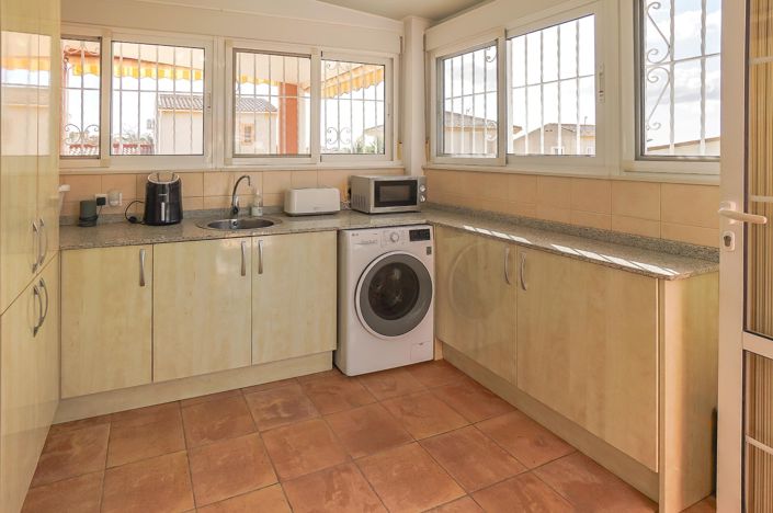 Image No.13-3 Bed Villa / Detached for sale