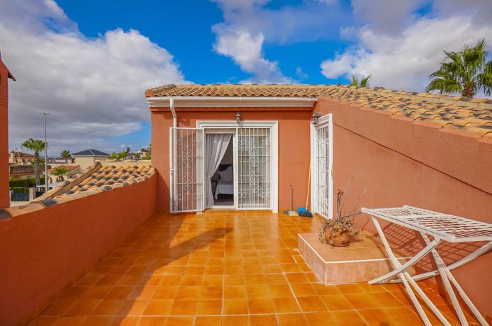 Image No.17-3 Bed Villa / Detached for sale