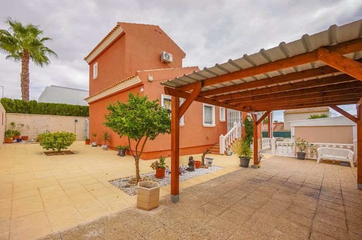 Image No.8-3 Bed Villa / Detached for sale