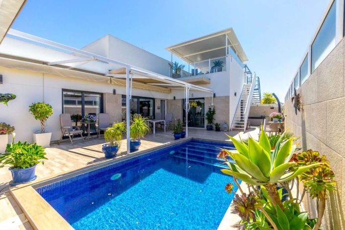 Image No.1-2 Bed Villa / Detached for sale