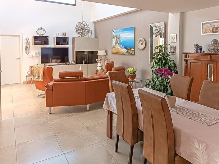 Image No.11-2 Bed Villa / Detached for sale