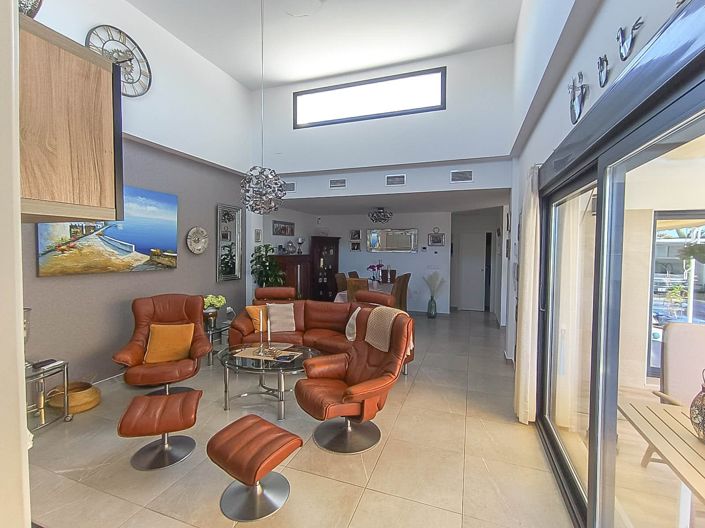 Image No.12-2 Bed Villa / Detached for sale