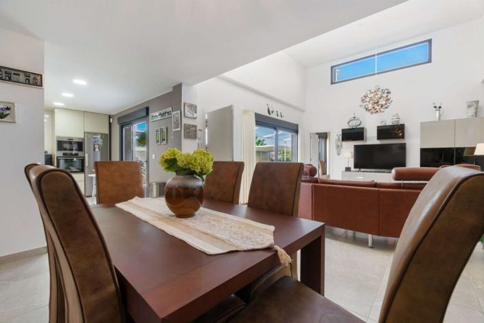 Image No.17-2 Bed Villa / Detached for sale