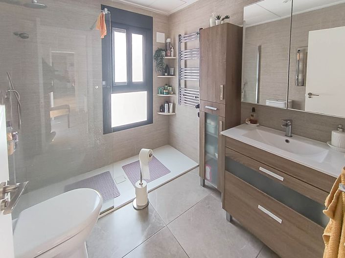 Image No.5-2 Bed Villa / Detached for sale