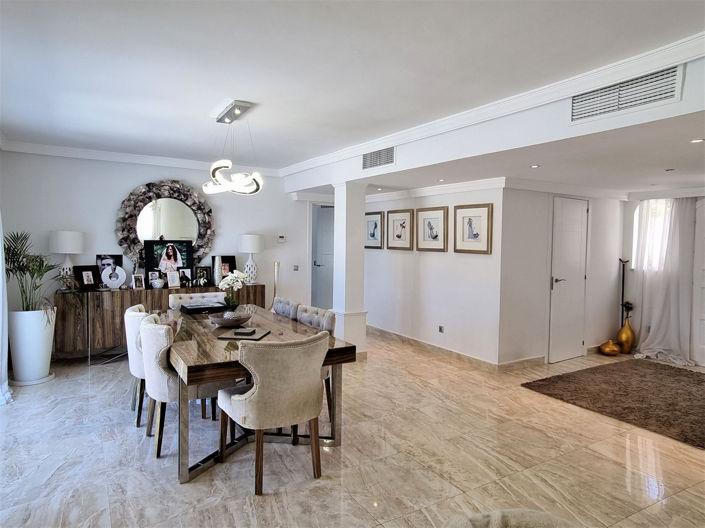 Image No.10-5 Bed Property for sale