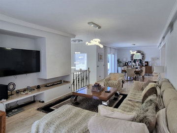 11-20939a0134ad724a8cb2a801094d15a4