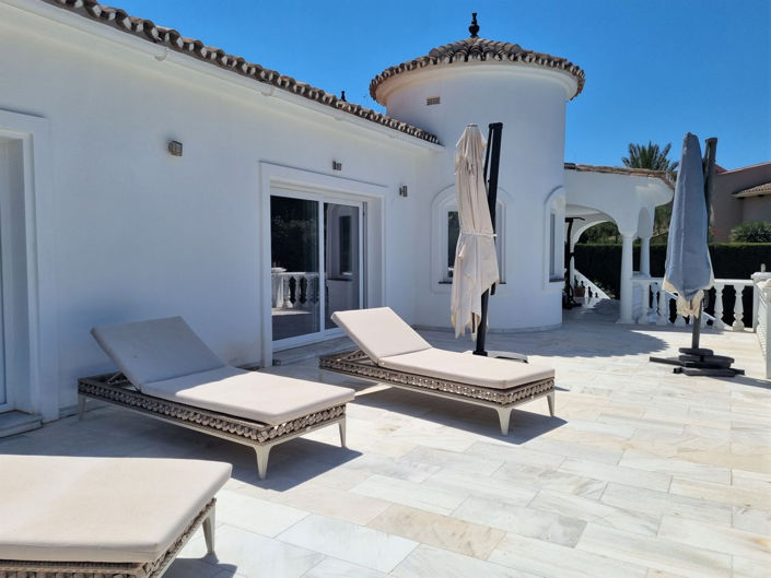 Image No.26-5 Bed Property for sale