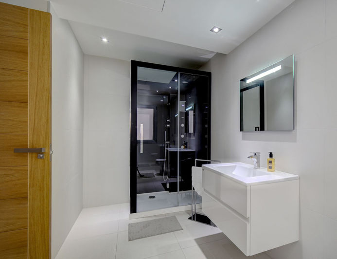 Image No.27-5 Bed Property for sale