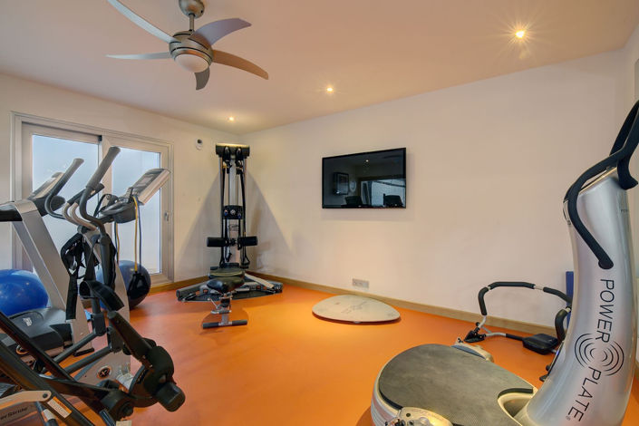 Image No.30-5 Bed Property for sale