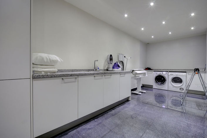 Image No.31-5 Bed Property for sale