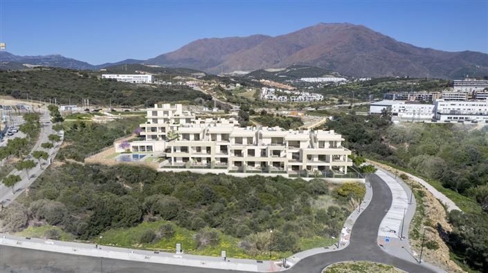 Image No.12-2 Bed Property for sale