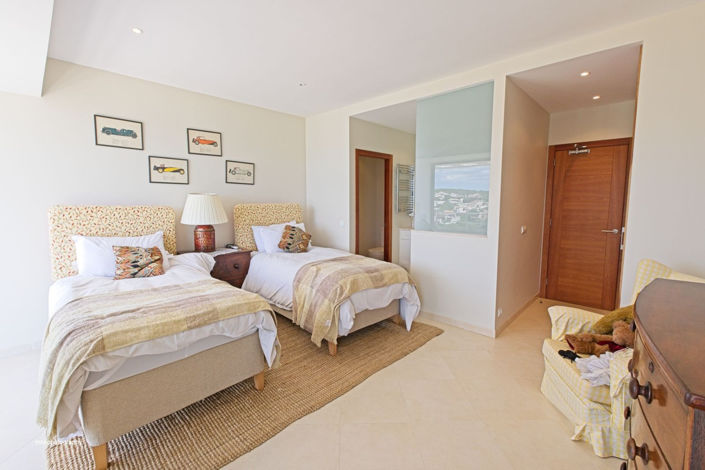 Image No.17-4 Bed Property for sale