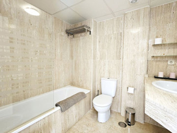 12-53013098fcab6c38b1379cd33298e050