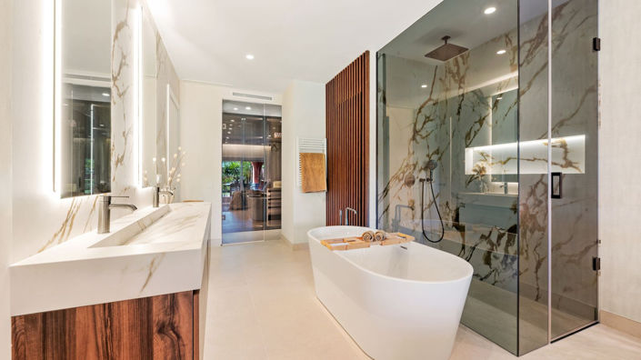 Image No.11-3 Bed Property for sale