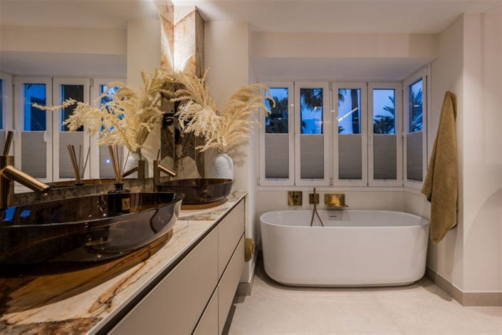 Image No.10-3 Bed Property for sale