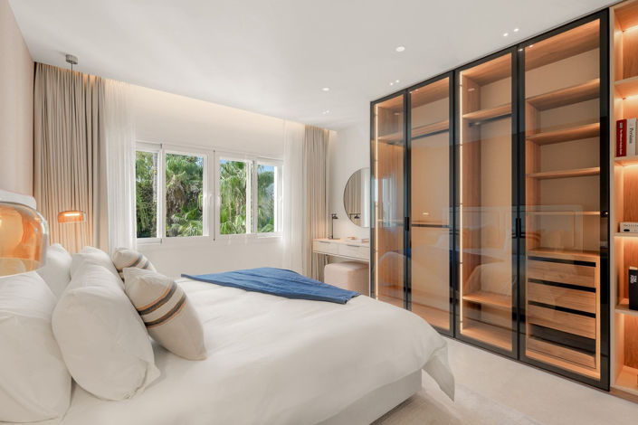 Image No.21-3 Bed Property for sale