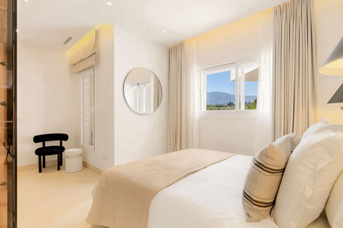 Image No.24-3 Bed Property for sale