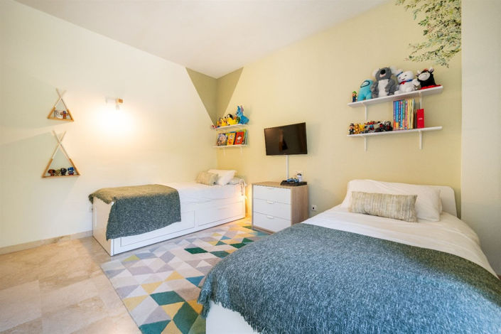 Image No.19-3 Bed Property for sale