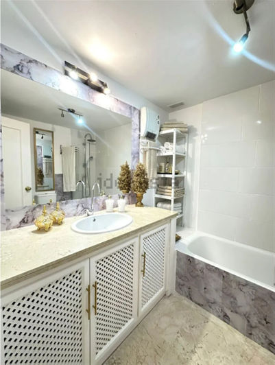 Image No.12-2 Bed Property for sale